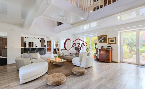 Castle for Sale in Fargues-Saint-Hilaire, Nouvelle-Aquitaine, France