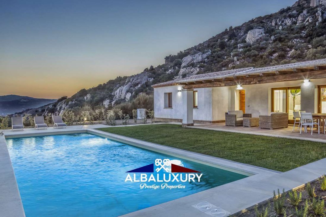 Villa in Aldo Moro Avenue, Olbia, Italy 5 - 15347182