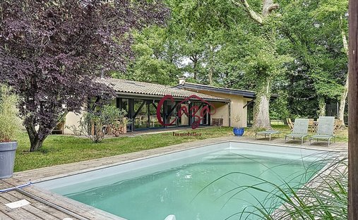 Propriété D'exception Avec 2 Maisons Indépendantes, Piscine Et Jardin Paysager
