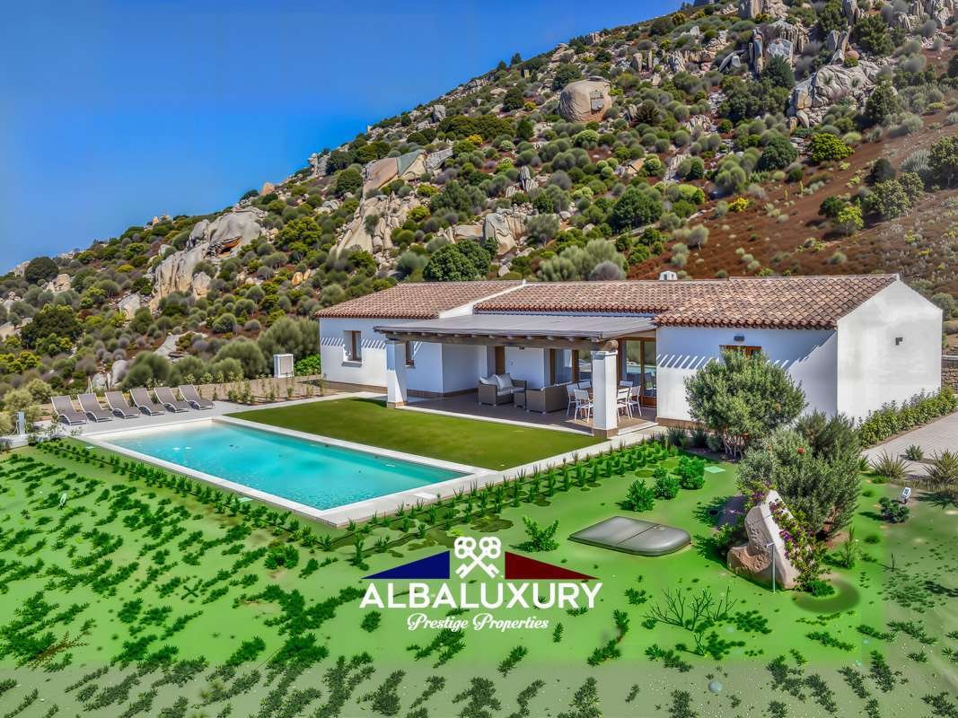 Villa in Aldo Moro Avenue, Olbia, Italy 2 - 15347182