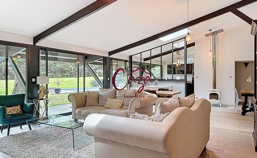 Propriété D'exception Avec 2 Maisons Indépendantes, Piscine Et Jardin Paysager