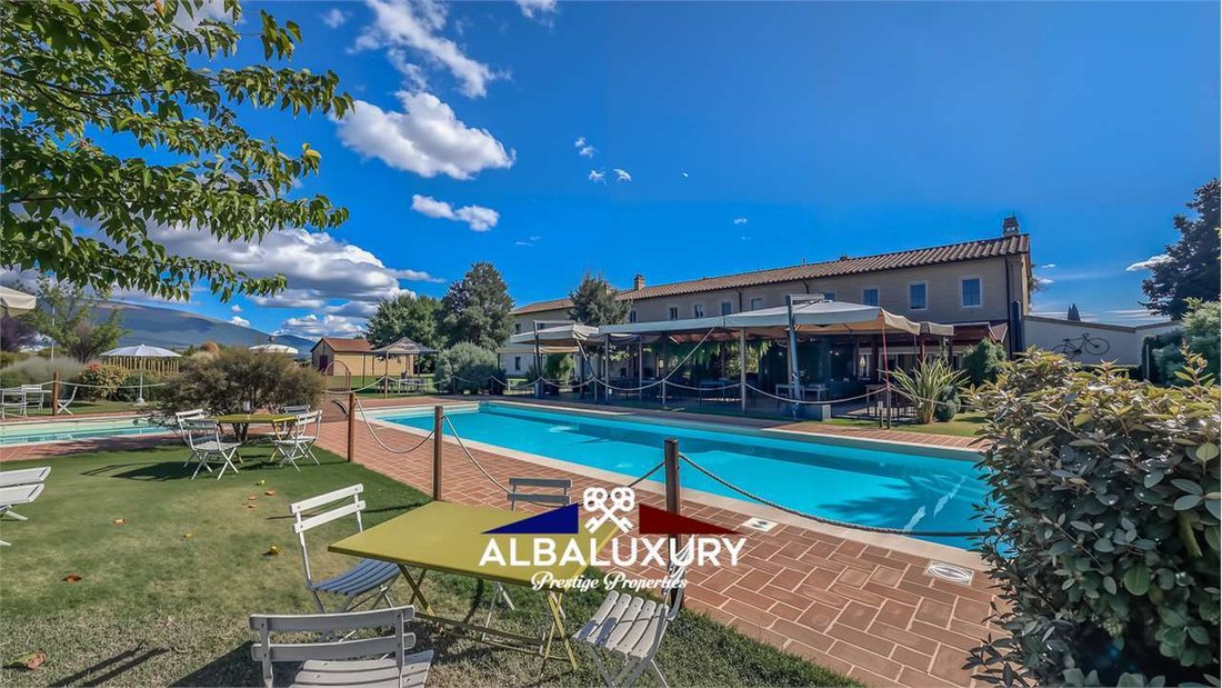 Villa in Bastia Umbra, Umbria, Italy 3 - 16564601
