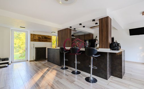 Castle for Sale in Fargues-Saint-Hilaire, Nouvelle-Aquitaine, France