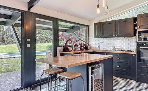 Propriété D'exception Avec 2 Maisons Indépendantes, Piscine Et Jardin Paysager