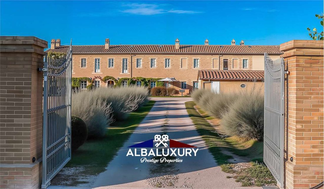 Villa in Bastia Umbra, Umbria, Italy 1 - 16564601