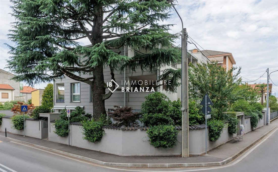 Penthouse in Carate Brianza, Lombardy, Italy 2 - 16566413