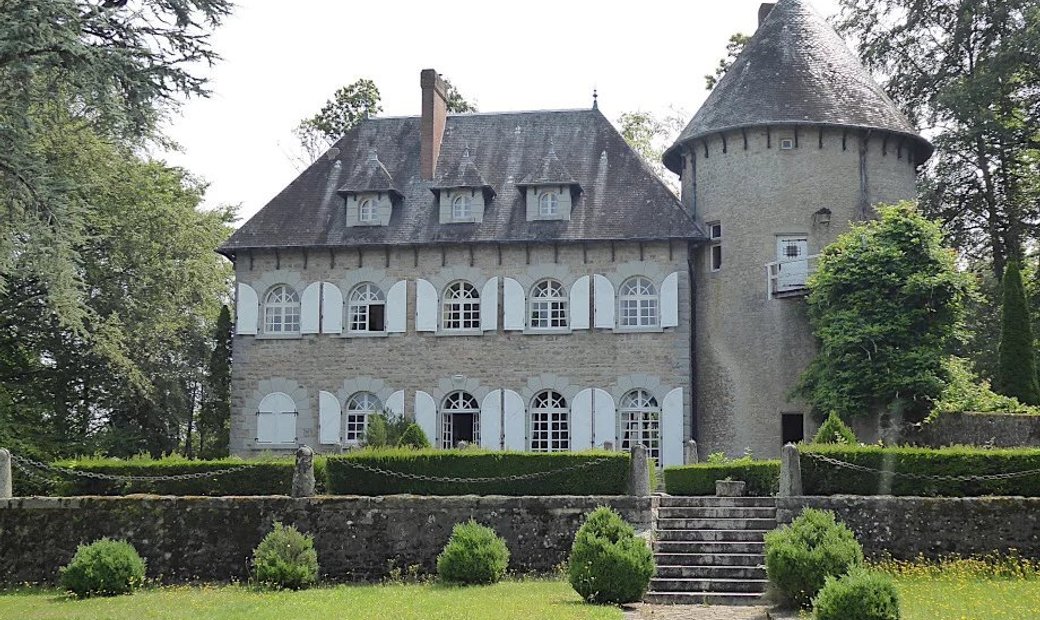 Creuse: XVI°, XX° Chateau With Swimming Pool And Ponds