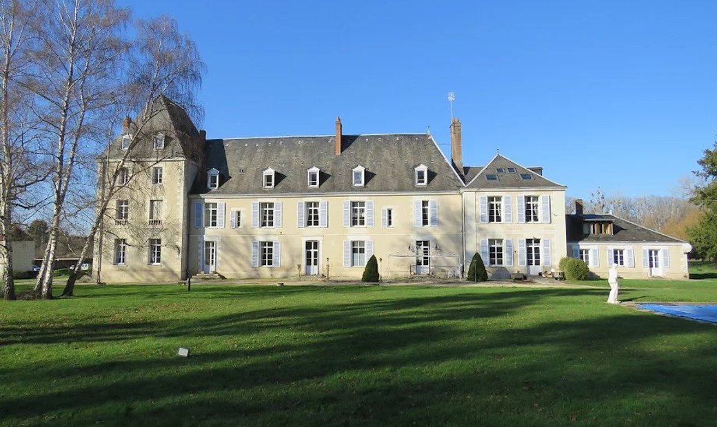 Indre: 19th Century Castle With Outbuildings