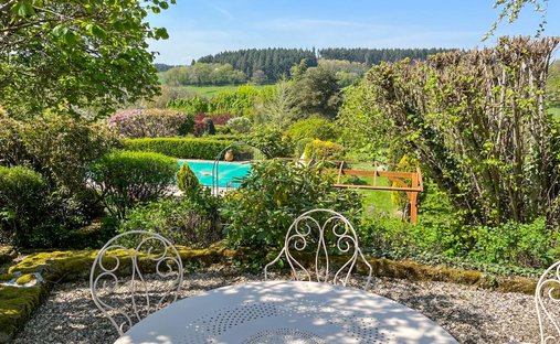 Château Avallon 1500.0 Sqm 25 Bedrooms