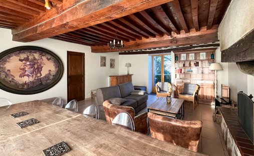 Château Avallon 1500.0 Sqm 25 Bedrooms