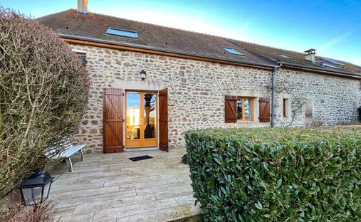 Château Avallon 1500.0 Sqm 25 Bedrooms