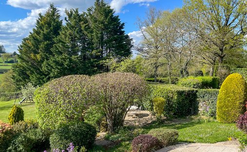 Château Avallon 1500.0 Sqm 25 Bedrooms