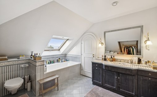 Castle Life At Your Fingertips