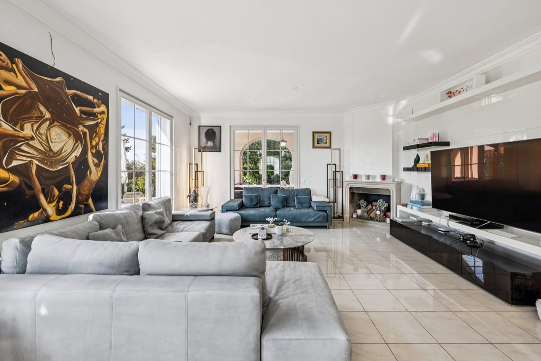 Elegant Family Home In Cologny