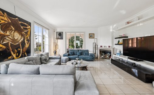 Castle Life At Your Fingertips