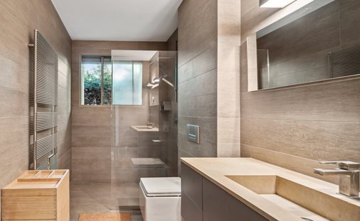 Castle Life At Your Fingertips