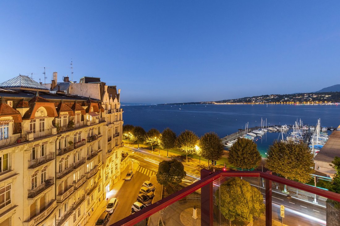 Exceptional Duplex On The Waterfront With Breathtaking Views