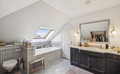 Castle Life At Your Fingertips