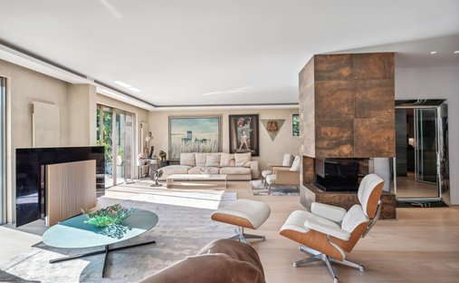 Castle Life At Your Fingertips