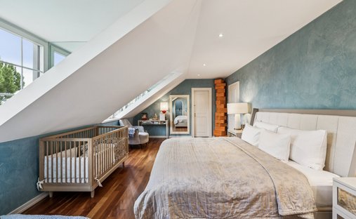 Castle Life At Your Fingertips