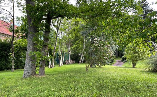 House 6 Room(s) 4 Bedroom(s) 210 M²