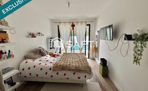 Castle for Sale in Niort, Nouvelle-Aquitaine, France