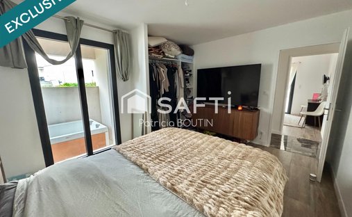 Castle for Sale in Niort, Nouvelle-Aquitaine, France