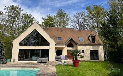 Villa in Ouest, Lamorlaye, France 1