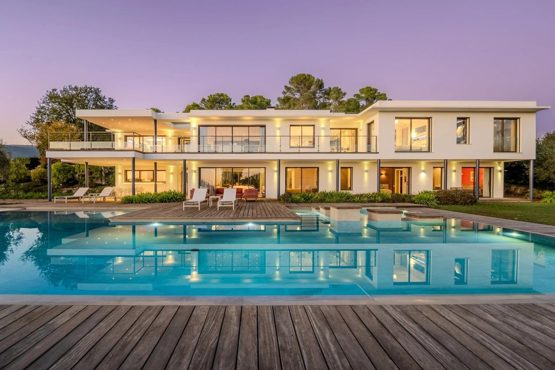Villa in Châteauneuf-Grasse, Provence-Alpes-Côte d'Azur, France 2 - 16568966
