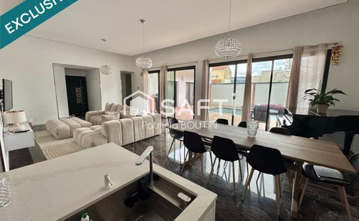 Castle for Sale in Niort, Nouvelle-Aquitaine, France