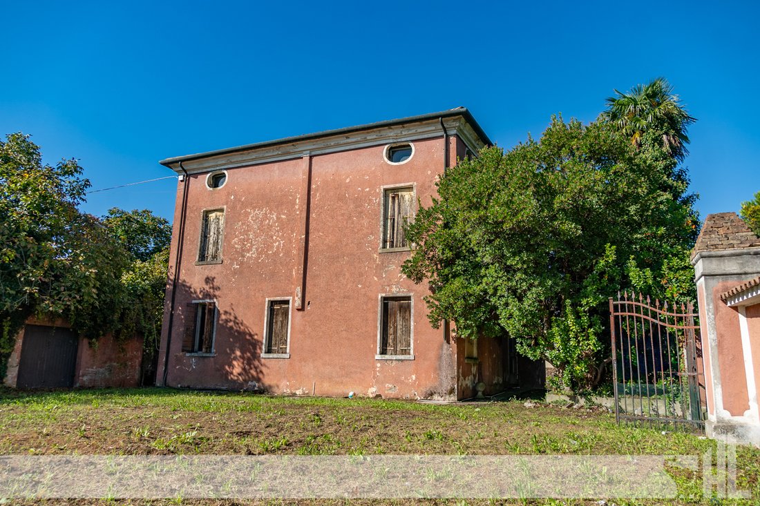 House in Cathedral - Piazza dei Signori, Treviso, Italy 2 - 16568726