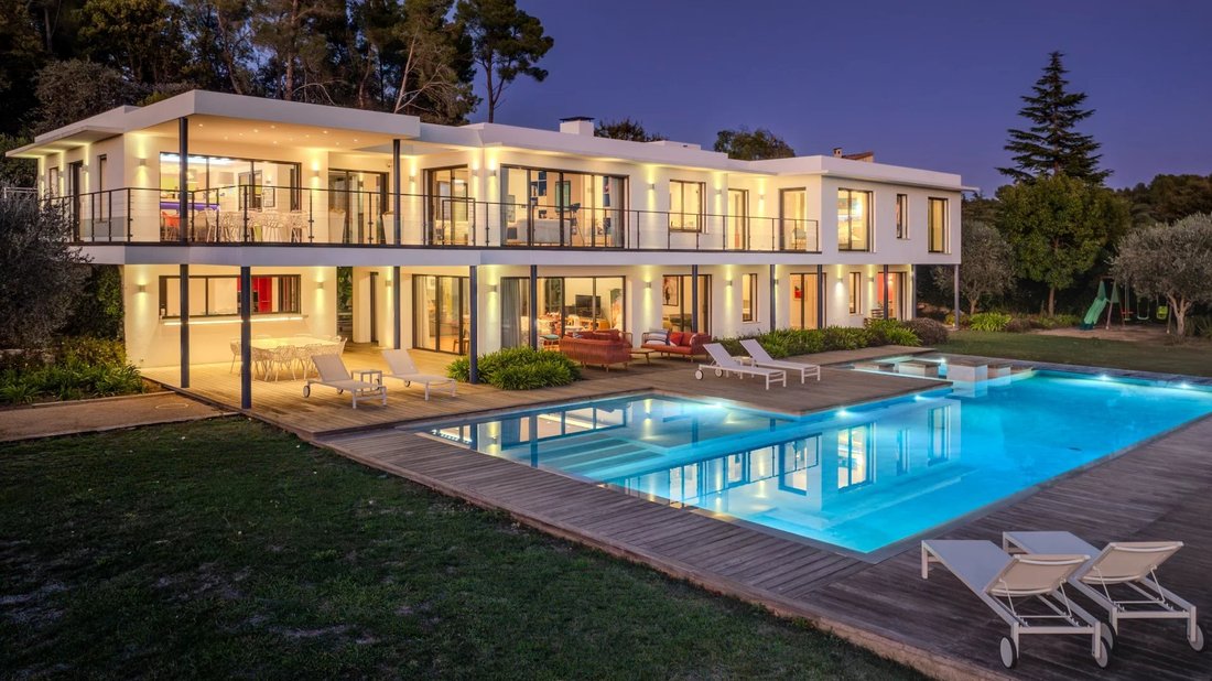 Villa in Châteauneuf-Grasse, Provence-Alpes-Côte d'Azur, France 3 - 16568966