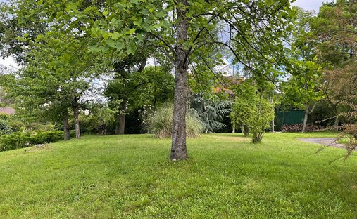 House 6 Room(s) 4 Bedroom(s) 210 M²