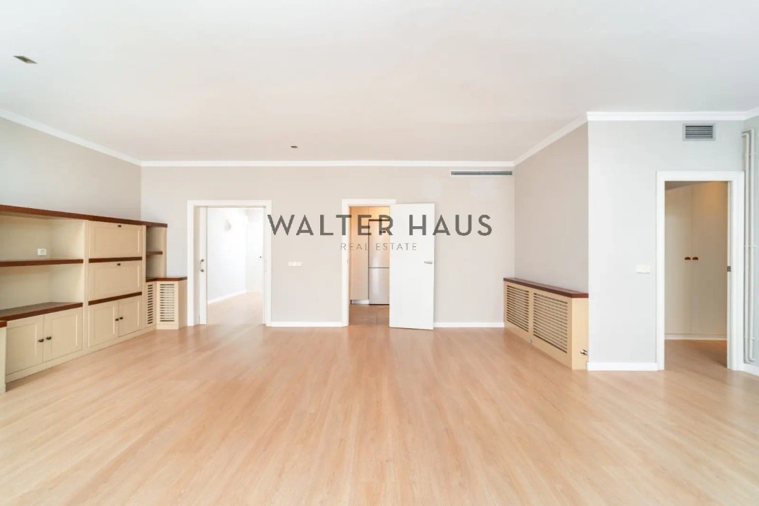 Apartment in Eixample, Barcelona, Spain 2 - 15960840