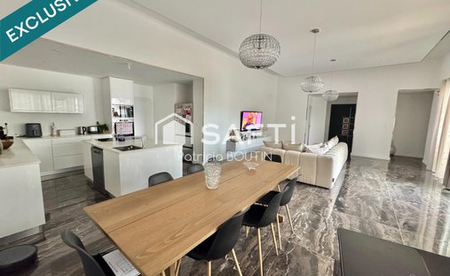 Castle for Sale in Niort, Nouvelle-Aquitaine, France