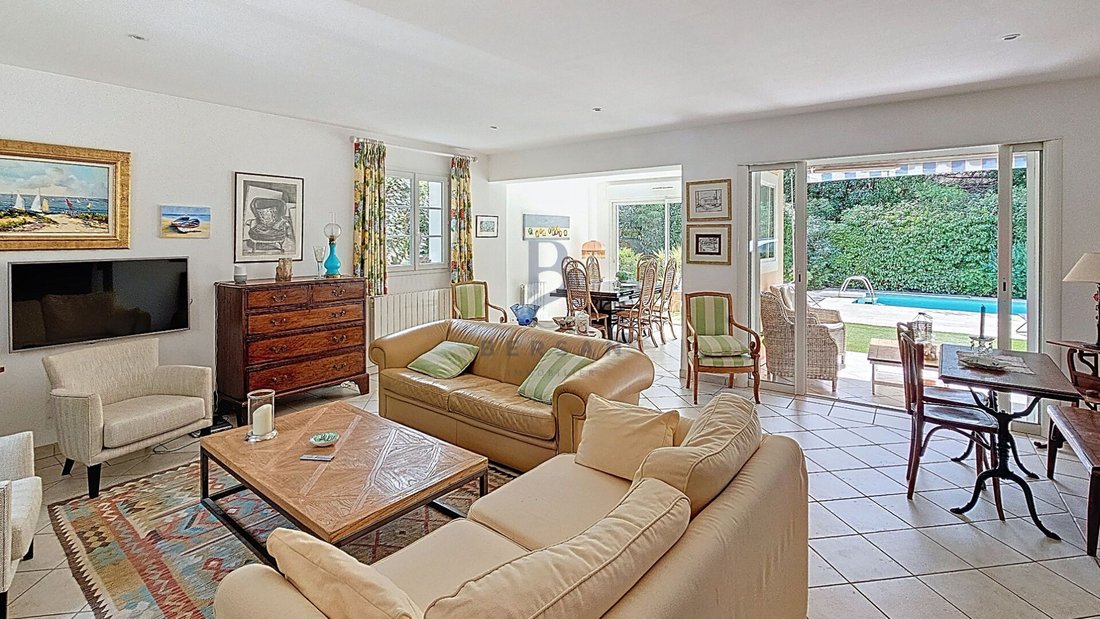 Villa in Le Dramont-Agay-Anthéor-Le Trayas, Saint-Raphaël, France 3 - 16409785