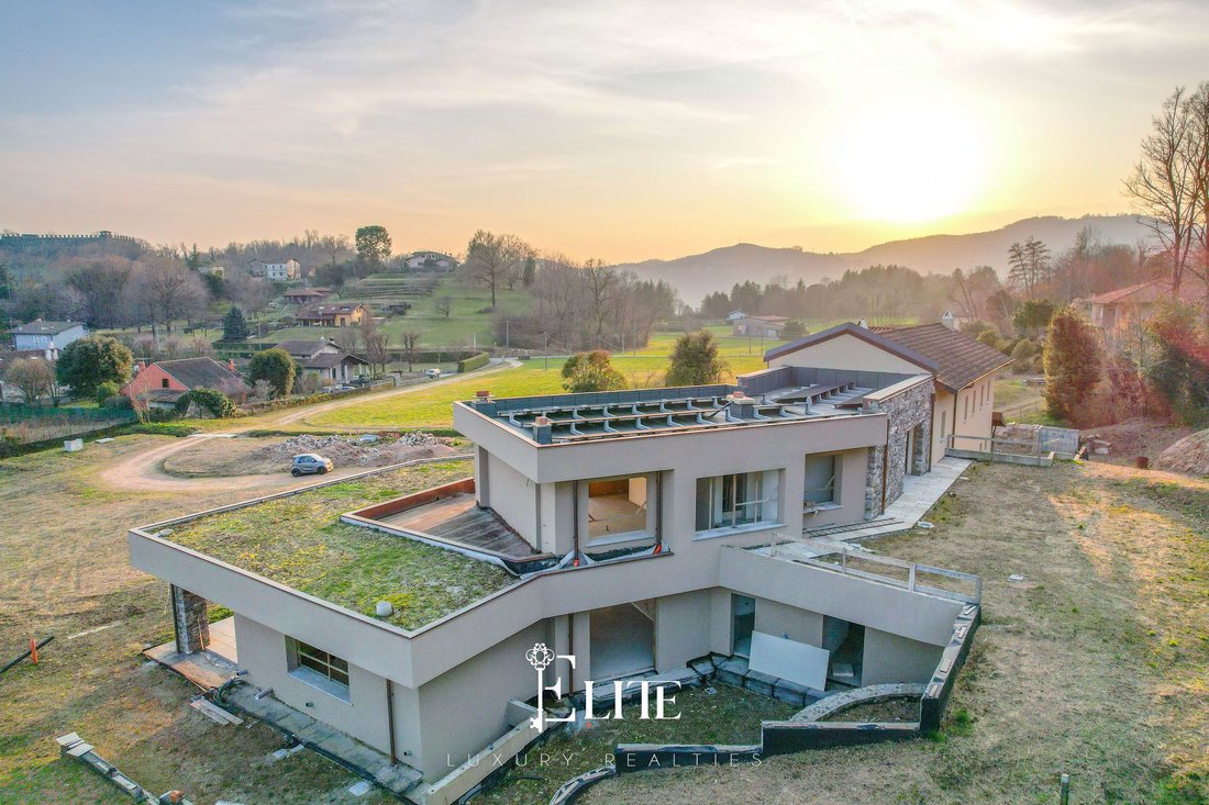 Villa in Angera, Lombardei, Italien 1 - 16573298
