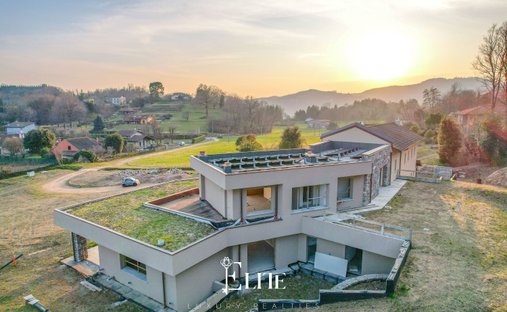 Villa in Angera, Lombardei, Italien 1