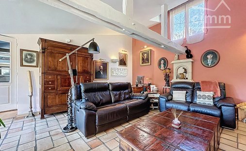 Castle for Sale in Le Thor, Provence-Alpes-Côte d'Azur, France