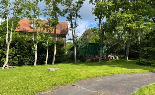 House 6 Room(s) 4 Bedroom(s) 210 M²