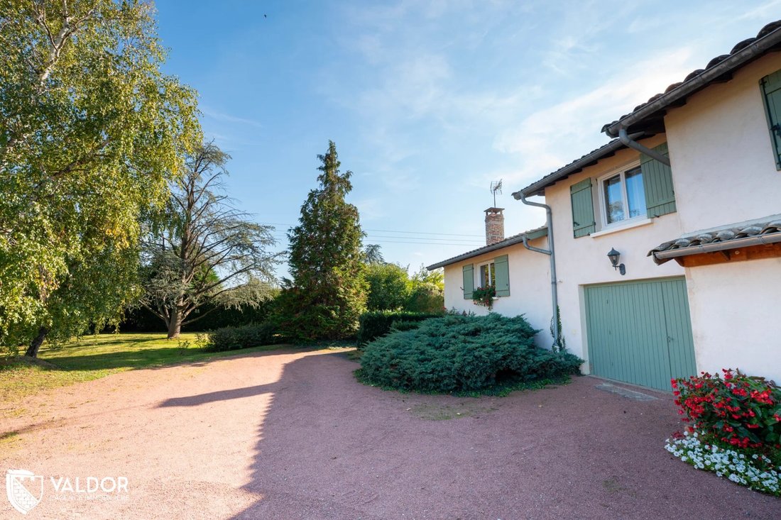 House in Saint-Lager, Auvergne-Rhône-Alpes, France 1 - 16568699