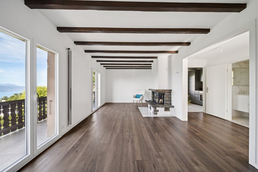 Charming Renovated Chalet With View! Must See!