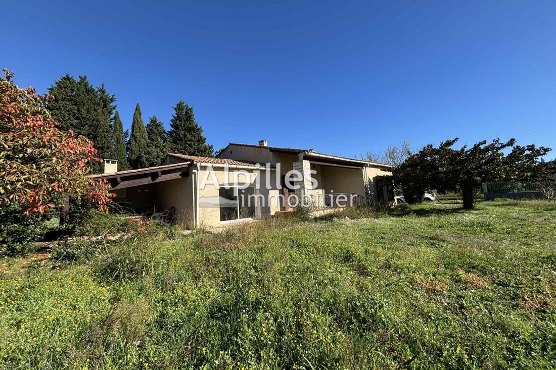 Villa in Mouriès, Provence-Alpes-Côte d'Azur, France 1 - 15430760