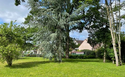 House 6 Room(s) 4 Bedroom(s) 210 M²