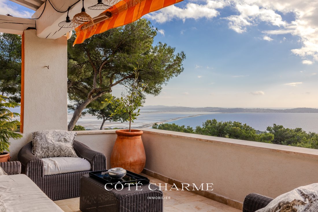 House in Hyeres, Provence-Alpes-Côte d'Azur, France 1 - 16569110