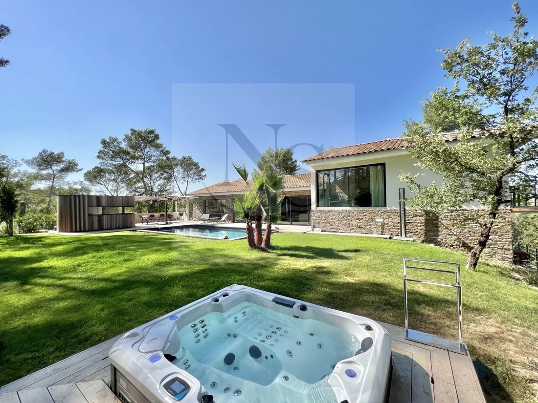 Villa in Beaurecueil, Provence-Alpes-Côte d'Azur, France 1 - 13014820