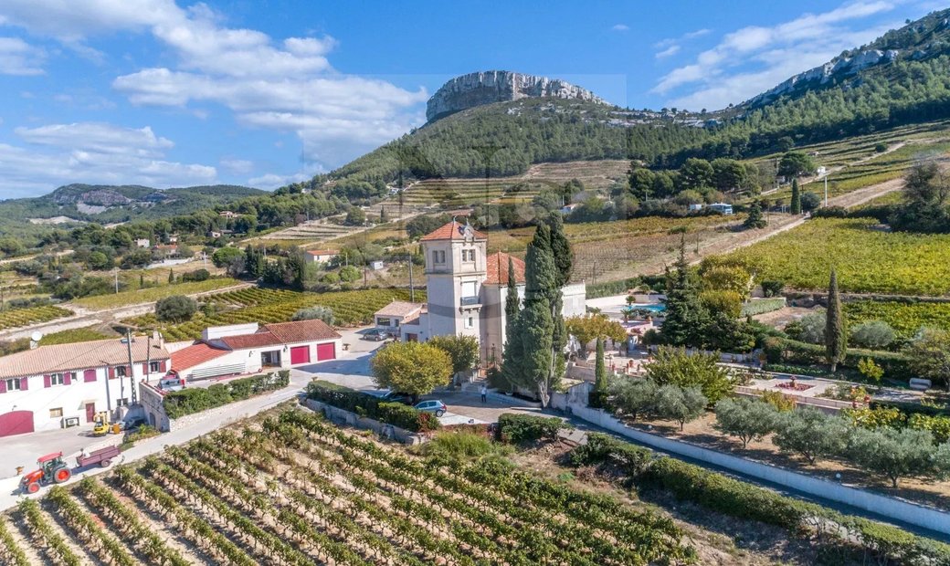Castle for Sale in Cassis, Provence-Alpes-Côte d'Azur, France