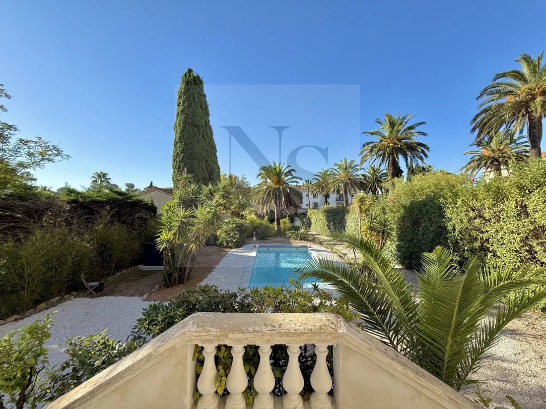 Villa in Beaucours-La Gorguette-La Morvenede, Sanary-sur-Mer, France 4 - 15864573