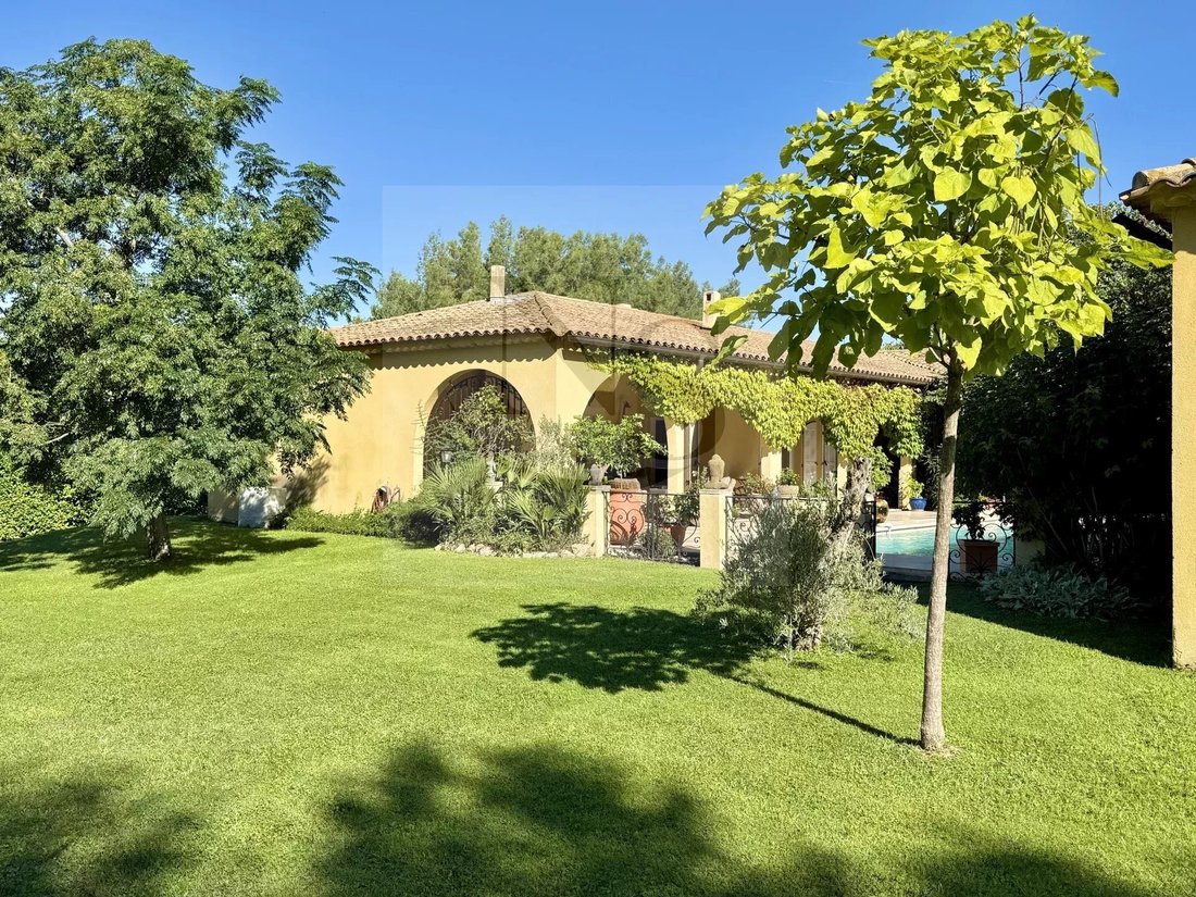 Villa in Aix-en-Provence, Provence-Alpes-Côte d'Azur, France 5 - 15084607