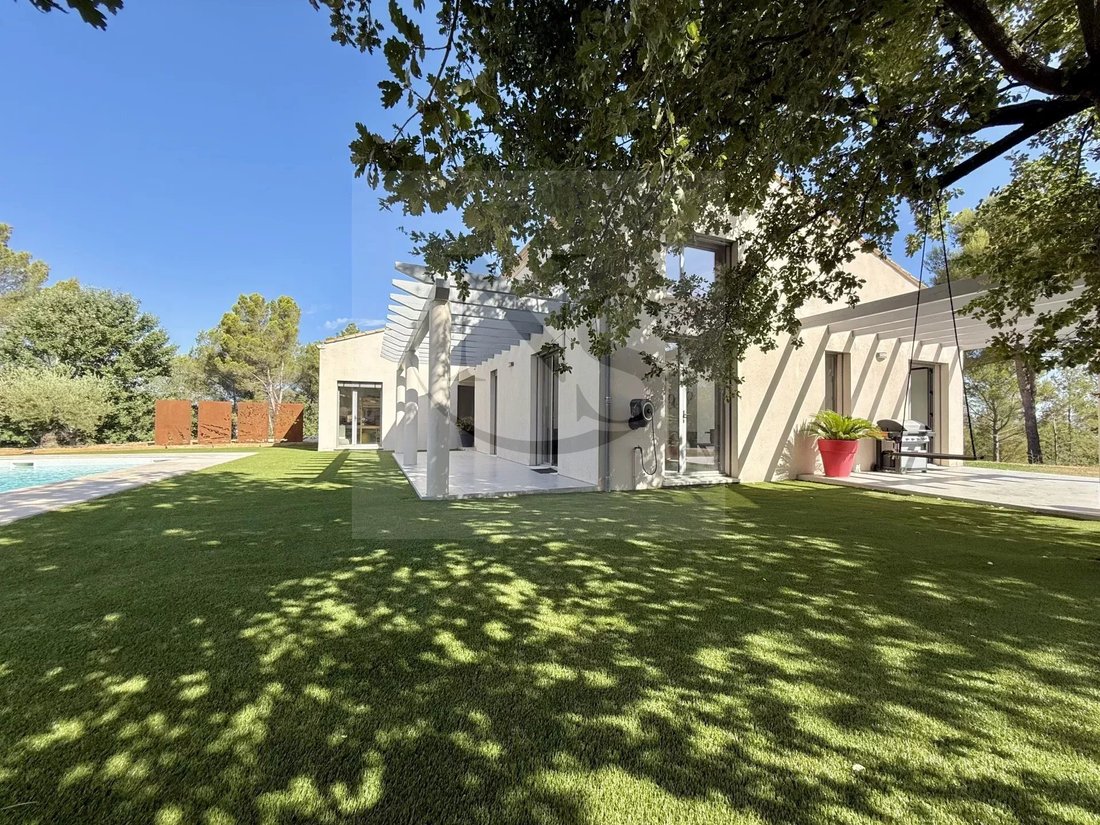 Villa in Trets, Provence-Alpes-Côte d'Azur, France 5 - 15940959